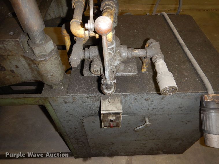 image for item NJ9882 Hydraulic press