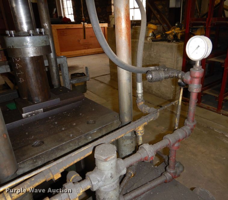 image for item NJ9882 Hydraulic press