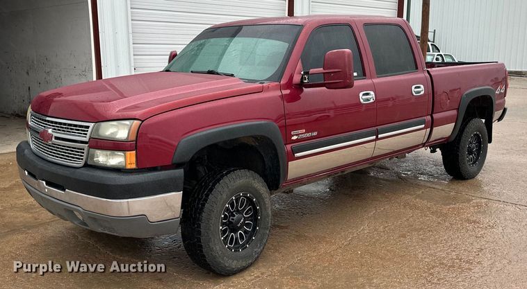 image for item NP9521 2005 Chevrolet Silverado 2500HD  Crew Cab pickup truck