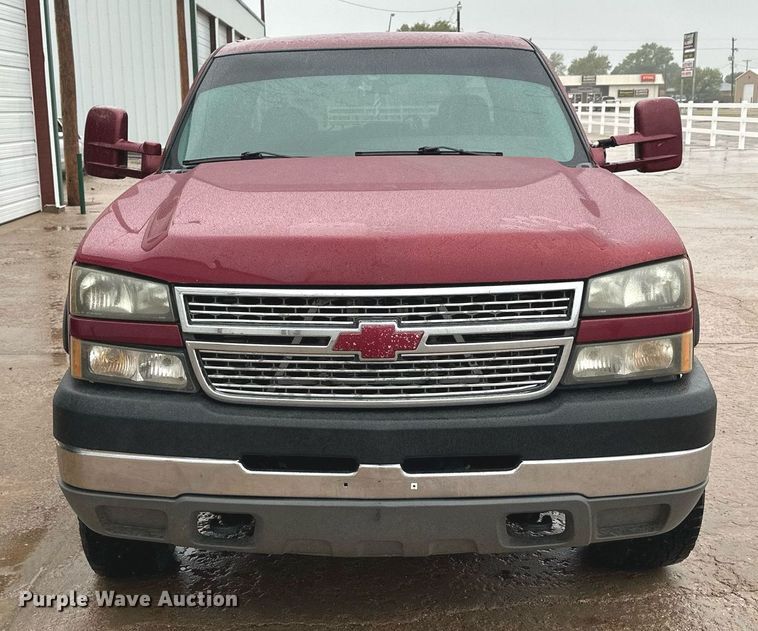 image for item NP9521 2005 Chevrolet Silverado 2500HD  Crew Cab pickup truck