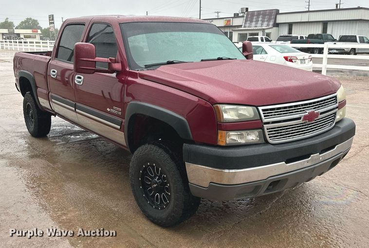 image for item NP9521 2005 Chevrolet Silverado 2500HD  Crew Cab pickup truck