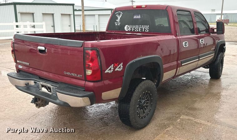image for item NP9521 2005 Chevrolet Silverado 2500HD  Crew Cab pickup truck