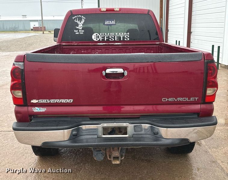 image for item NP9521 2005 Chevrolet Silverado 2500HD  Crew Cab pickup truck