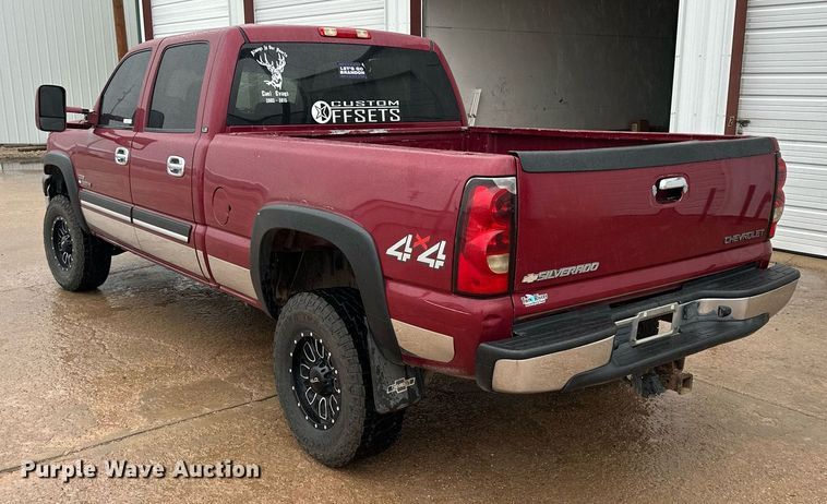 image for item NP9521 2005 Chevrolet Silverado 2500HD  Crew Cab pickup truck