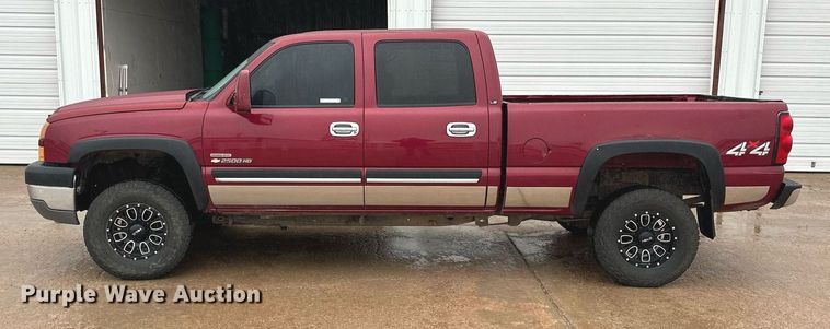 image for item NP9521 2005 Chevrolet Silverado 2500HD  Crew Cab pickup truck
