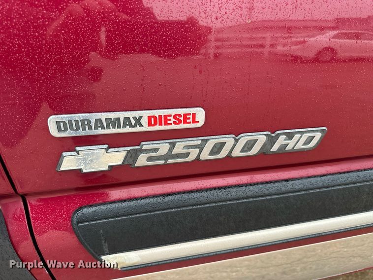 image for item NP9521 2005 Chevrolet Silverado 2500HD  Crew Cab pickup truck