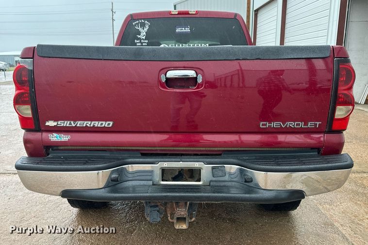 image for item NP9521 2005 Chevrolet Silverado 2500HD  Crew Cab pickup truck