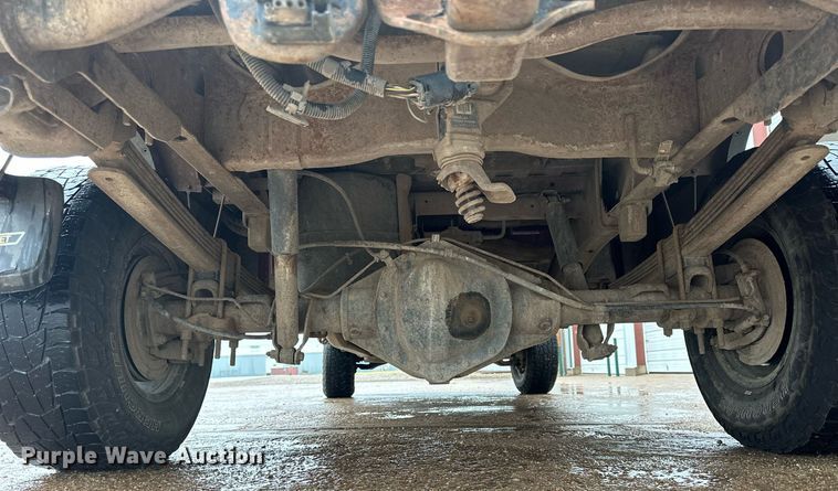 image for item NP9521 2005 Chevrolet Silverado 2500HD  Crew Cab pickup truck