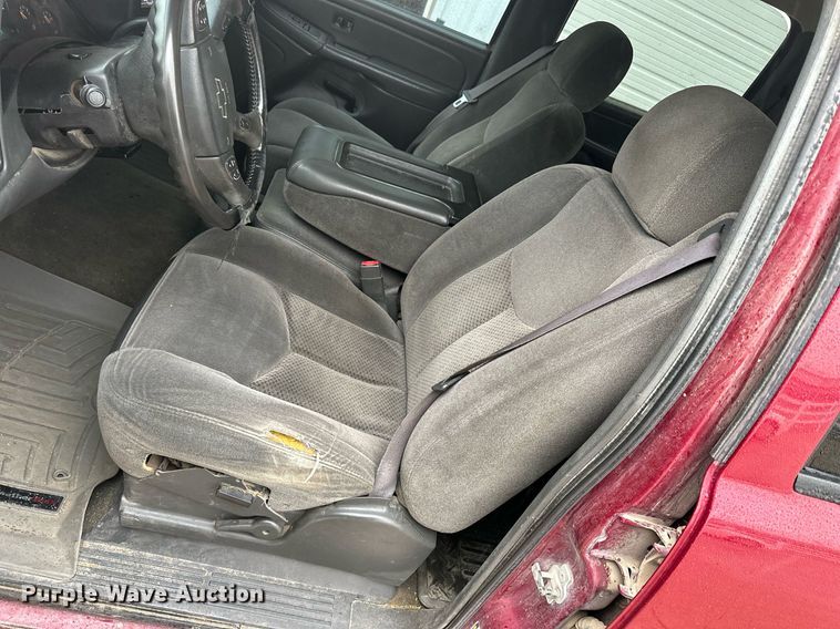 image for item NP9521 2005 Chevrolet Silverado 2500HD  Crew Cab pickup truck