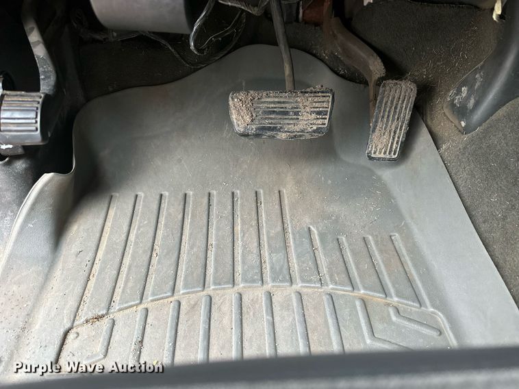 image for item NP9521 2005 Chevrolet Silverado 2500HD  Crew Cab pickup truck