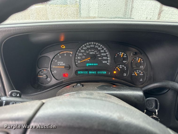 image for item NP9521 2005 Chevrolet Silverado 2500HD  Crew Cab pickup truck