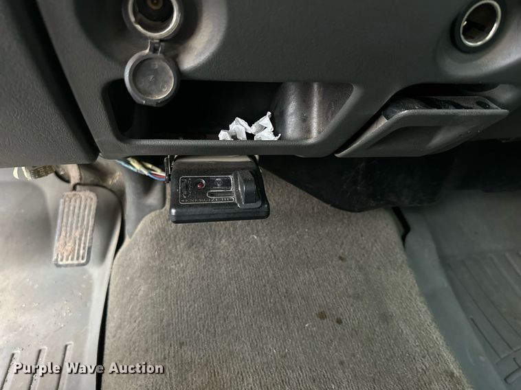 image for item NP9521 2005 Chevrolet Silverado 2500HD  Crew Cab pickup truck