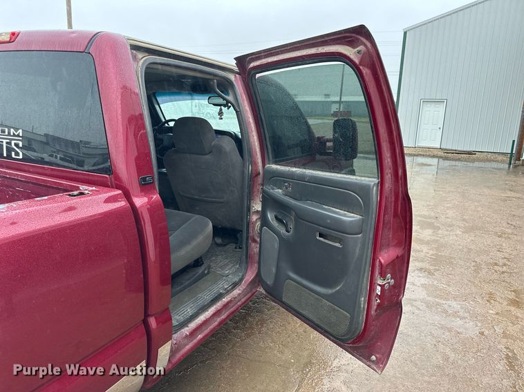 image for item NP9521 2005 Chevrolet Silverado 2500HD  Crew Cab pickup truck