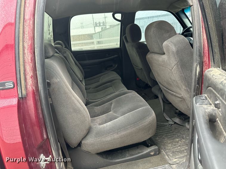 image for item NP9521 2005 Chevrolet Silverado 2500HD  Crew Cab pickup truck