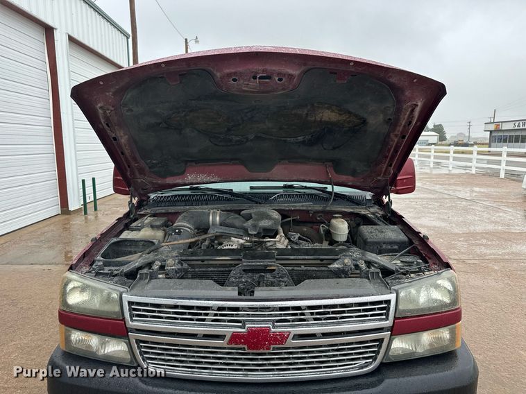 image for item NP9521 2005 Chevrolet Silverado 2500HD  Crew Cab pickup truck