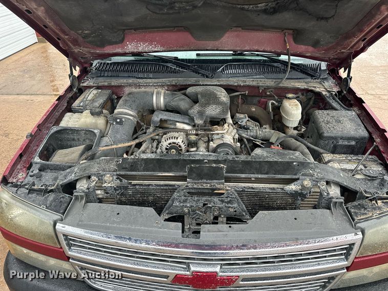 image for item NP9521 2005 Chevrolet Silverado 2500HD  Crew Cab pickup truck