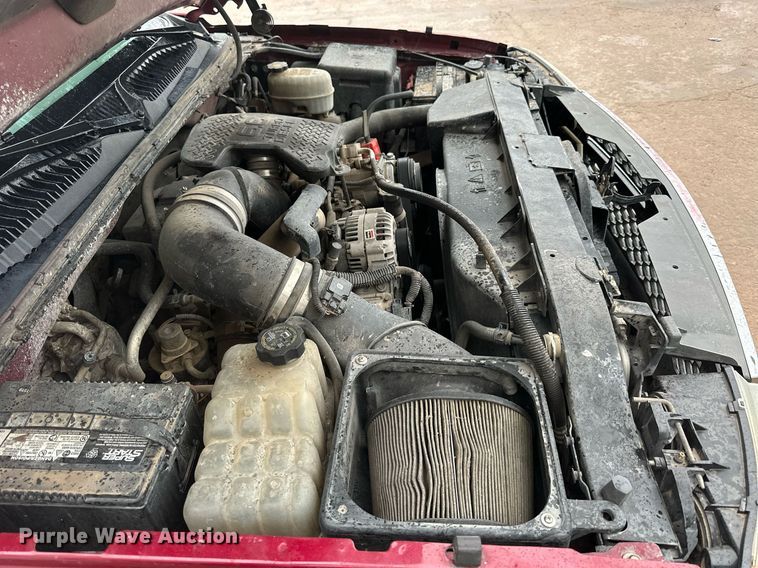 image for item NP9521 2005 Chevrolet Silverado 2500HD  Crew Cab pickup truck