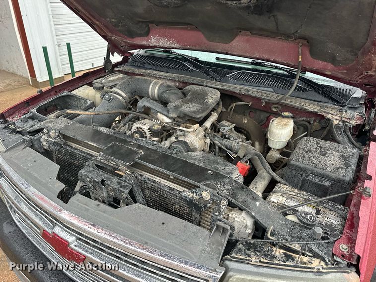 image for item NP9521 2005 Chevrolet Silverado 2500HD  Crew Cab pickup truck