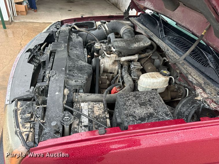 image for item NP9521 2005 Chevrolet Silverado 2500HD  Crew Cab pickup truck