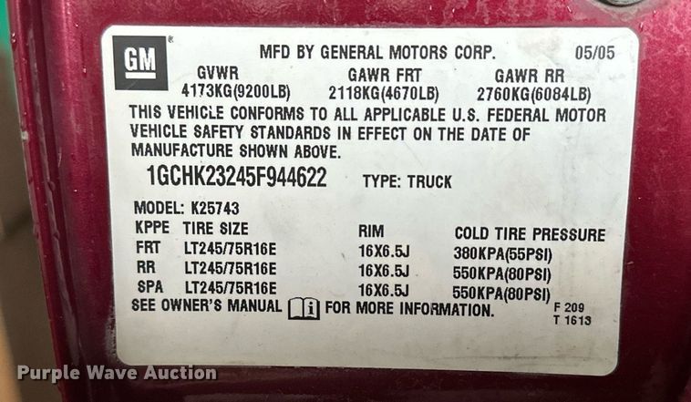 image for item NP9521 2005 Chevrolet Silverado 2500HD  Crew Cab pickup truck