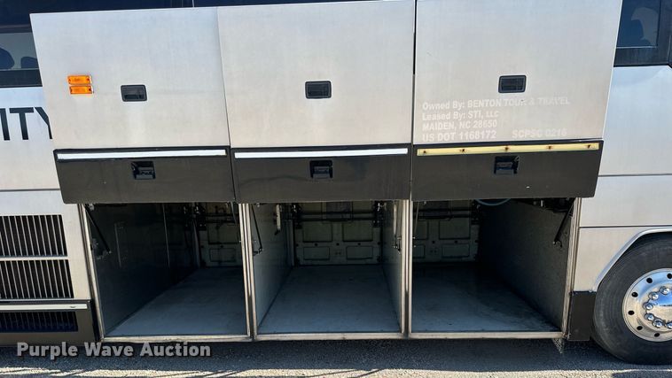 image for item NP9646 1996 Prevost H3-40  coach bus