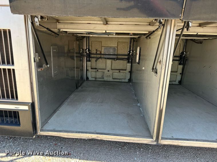 image for item NP9646 1996 Prevost H3-40  coach bus