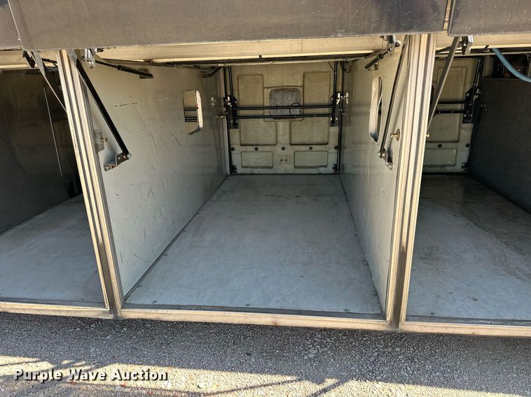 image for item NP9646 1996 Prevost H3-40  coach bus