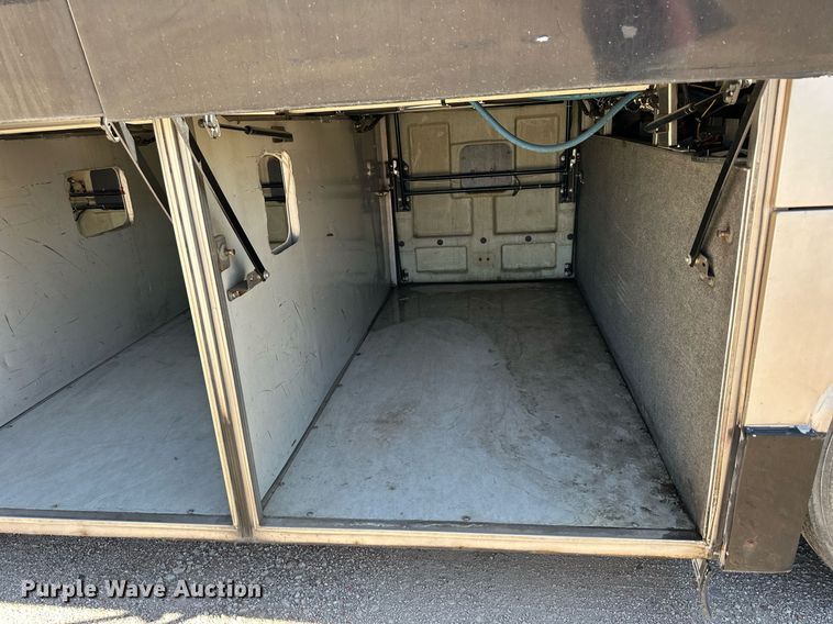 image for item NP9646 1996 Prevost H3-40  coach bus