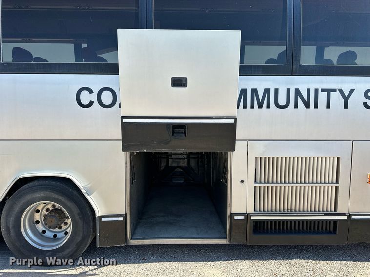 image for item NP9646 1996 Prevost H3-40  coach bus