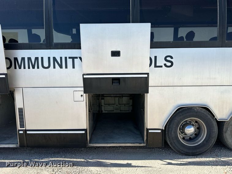 image for item NP9646 1996 Prevost H3-40  coach bus