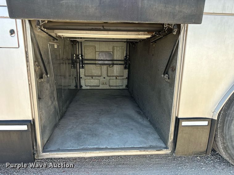 image for item NP9646 1996 Prevost H3-40  coach bus