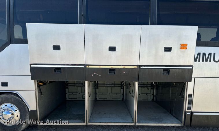 image for item NP9646 1996 Prevost H3-40  coach bus