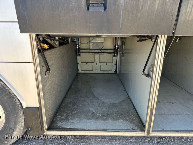 image for item NP9646 1996 Prevost H3-40  coach bus