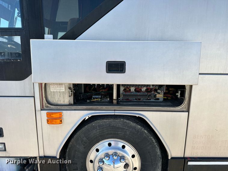 image for item NP9646 1996 Prevost H3-40  coach bus