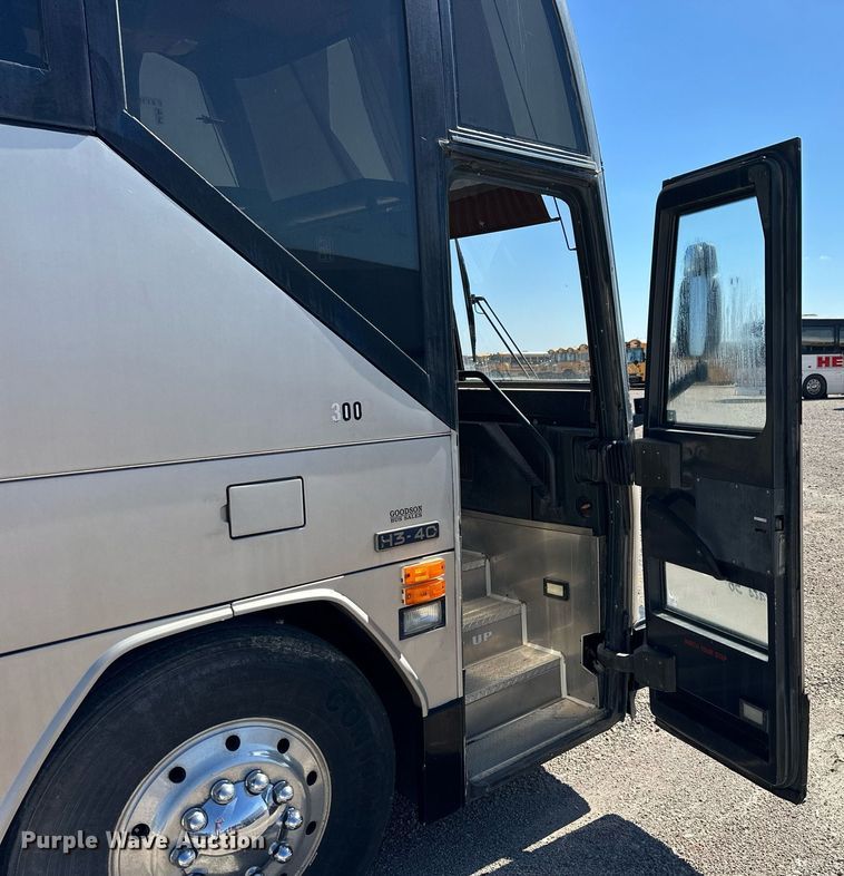 image for item NP9646 1996 Prevost H3-40  coach bus