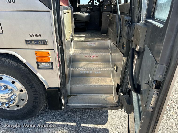 image for item NP9646 1996 Prevost H3-40  coach bus