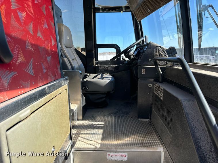 image for item NP9646 1996 Prevost H3-40  coach bus