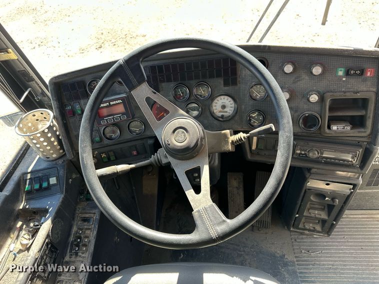 image for item NP9646 1996 Prevost H3-40  coach bus