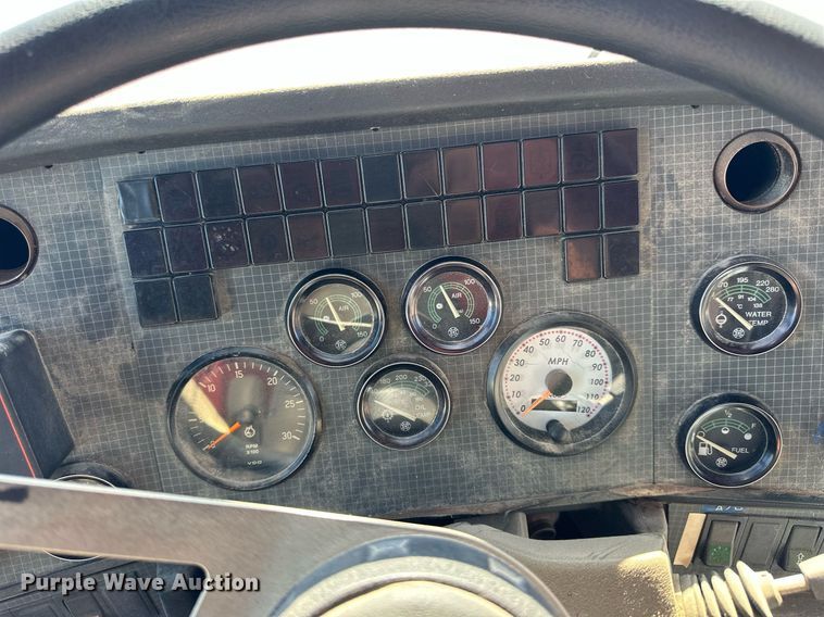 image for item NP9646 1996 Prevost H3-40  coach bus