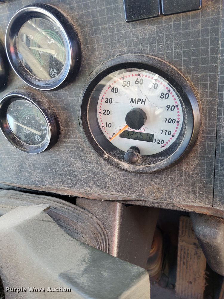 image for item NP9646 1996 Prevost H3-40  coach bus