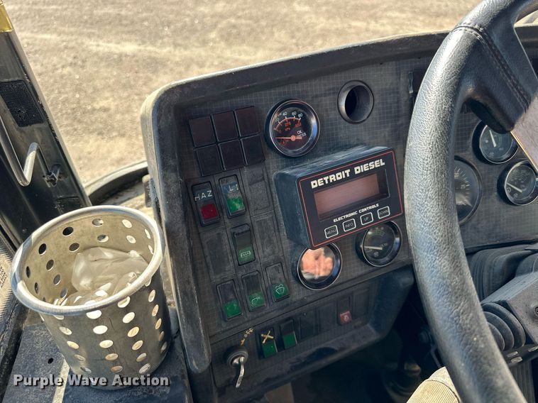 image for item NP9646 1996 Prevost H3-40  coach bus