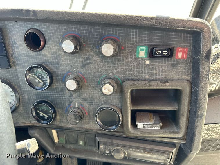 image for item NP9646 1996 Prevost H3-40  coach bus