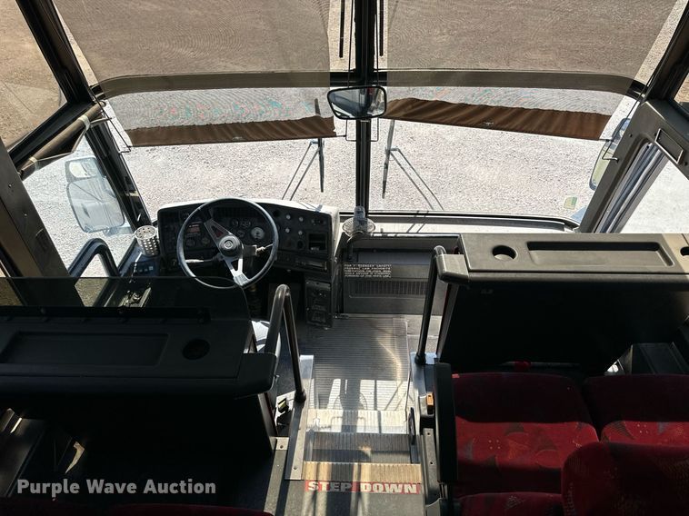 image for item NP9646 1996 Prevost H3-40  coach bus