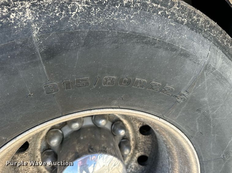 image for item NP9646 1996 Prevost H3-40  coach bus