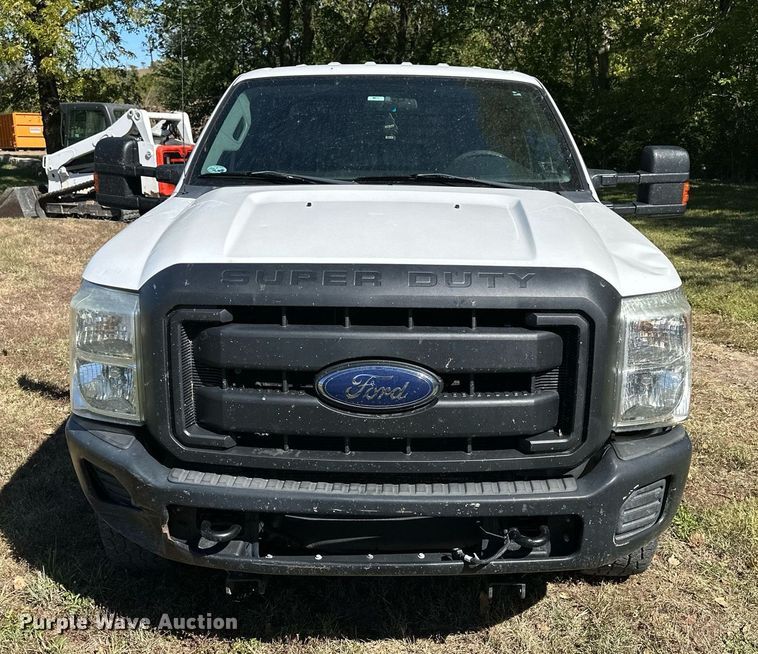 image for item NP9690 2013 Ford F250 Super Duty XL  Crew Cab flatbed pickup truck