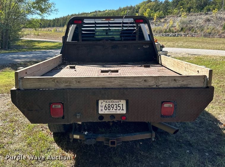 image for item NP9690 2013 Ford F250 Super Duty XL  Crew Cab flatbed pickup truck