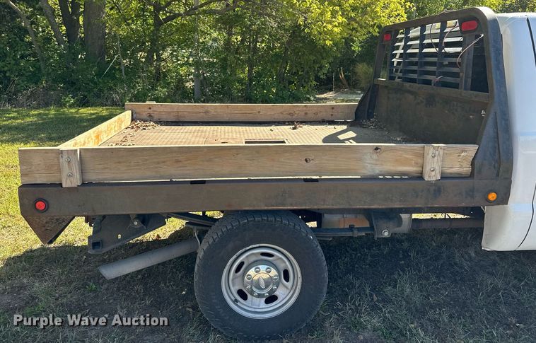 image for item NP9690 2013 Ford F250 Super Duty XL  Crew Cab flatbed pickup truck