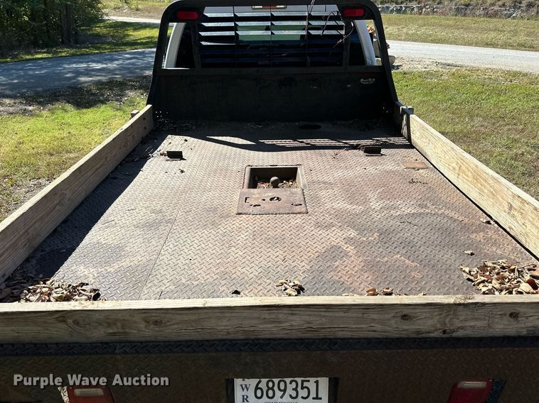 image for item NP9690 2013 Ford F250 Super Duty XL  Crew Cab flatbed pickup truck