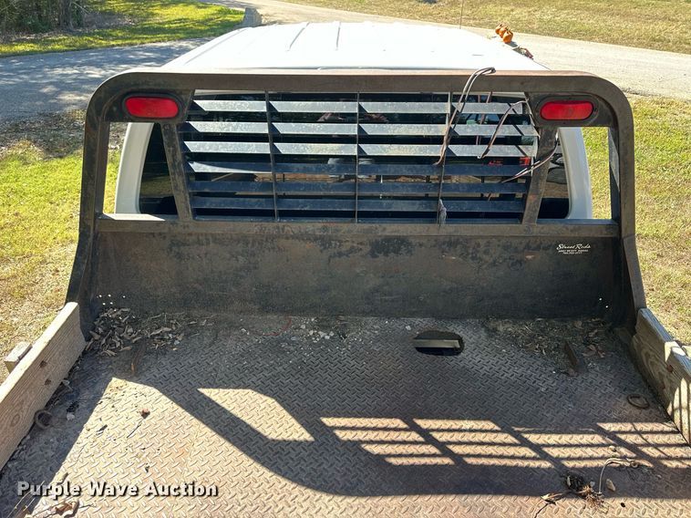 image for item NP9690 2013 Ford F250 Super Duty XL  Crew Cab flatbed pickup truck