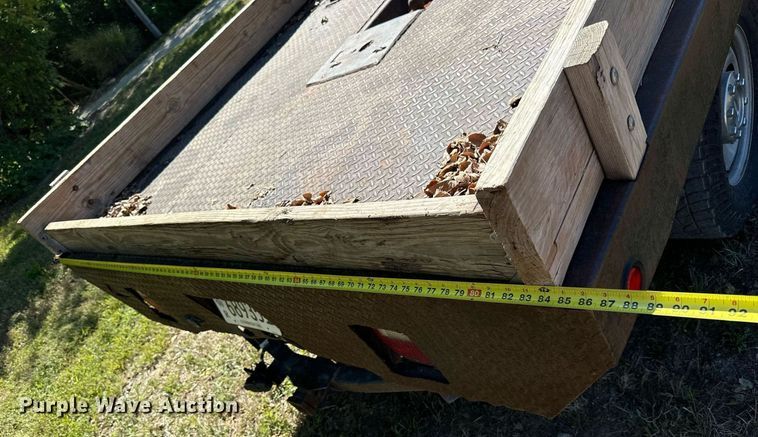 image for item NP9690 2013 Ford F250 Super Duty XL  Crew Cab flatbed pickup truck